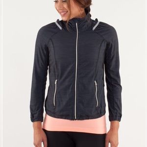 Lululemon Women’s Run Nada Jacket SZ 2 lightweight